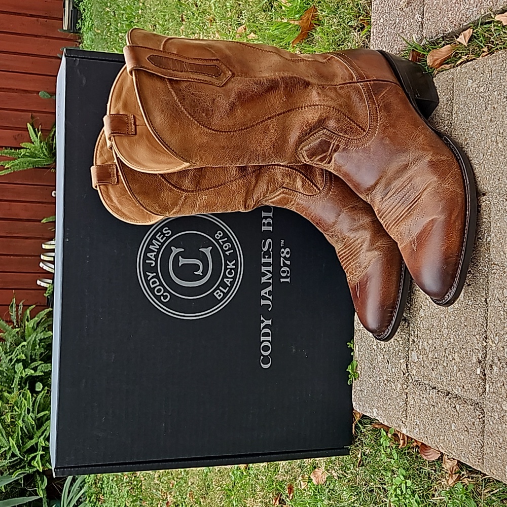 Cody James Chapman Round Toe